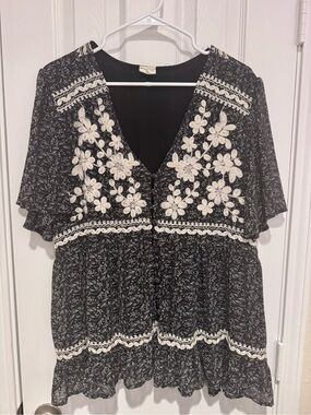 By Together Black Floral Crochet-Embroidered V-Neck Women's Top
